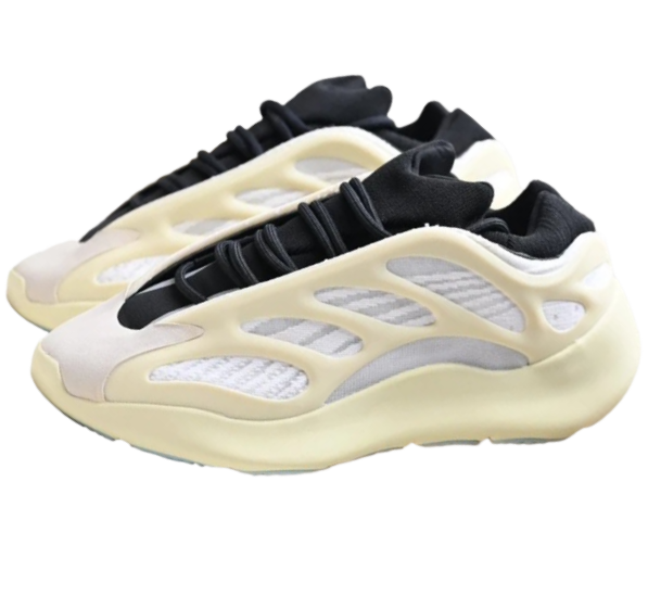 39、Adidas Yeezy 700