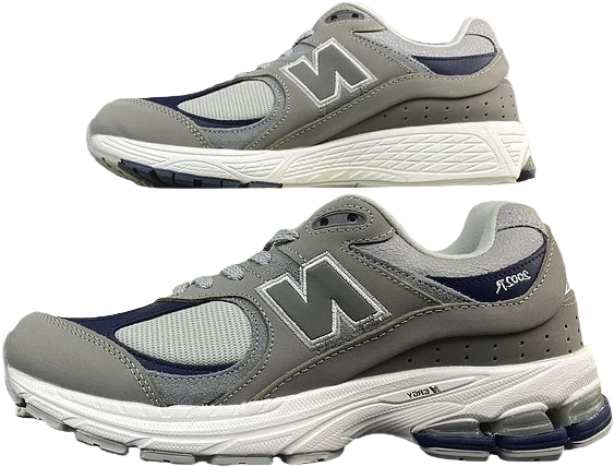 42、New Balance 2002R